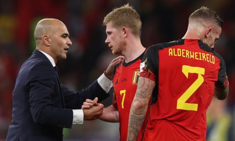 Roberto Martínez and Kevin De Bruyne commiserate at the end of Belgium’s defeat to Croatia, which eliminated them from the World Cup.