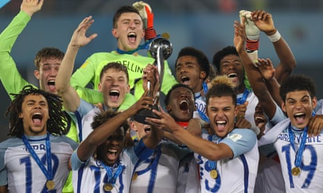 England celebrate with the trophy after beating Spain 5-2 in the U-17 World Cup final.