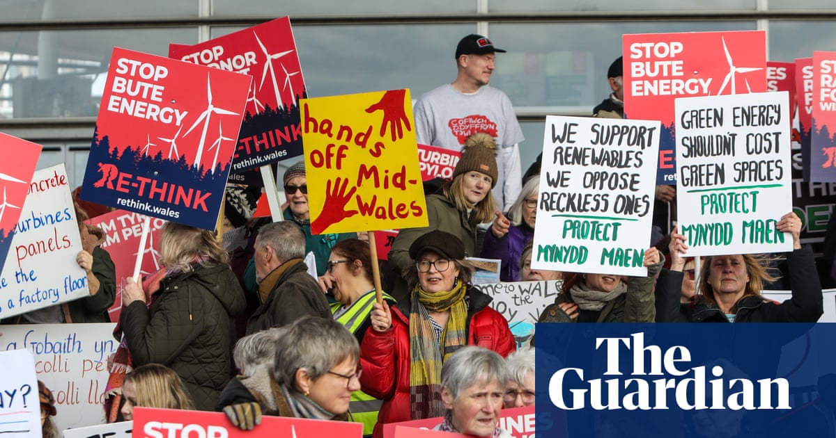 वेल्श किसानों ने ‘डराने वाली’ तोरण कंपनी के खिलाफ ऐतिहासिक दावा पेश किया