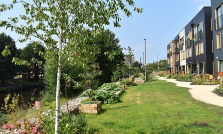 A short grass verge lies between homes in Solar Avenue and the River Aire