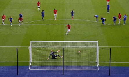 Bruno Fernandes scores a penalty for Manchester United against Leicester City on the final day of last season