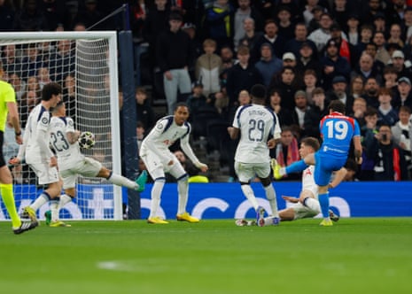 Julian Alvarez scores for Atletico Madrid