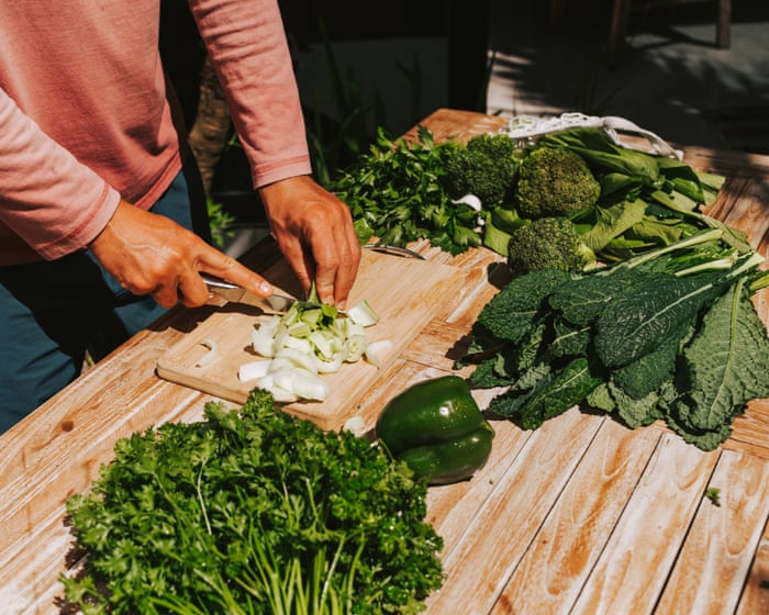 Iceberg, romaine, kale: which salad greens are healthiest?