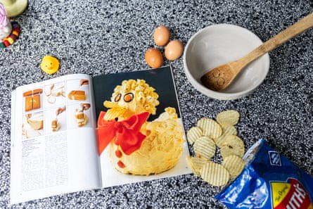 Picture of the Duck Cake recipe with a bowl, eggs and chips