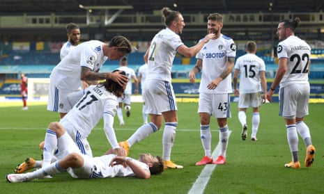 let at blive såret bang mover Leeds United 4-3 Fulham, Blackburn 5-0 Wycombe: clockwatch – as it happened  | Premier League | The Guardian
