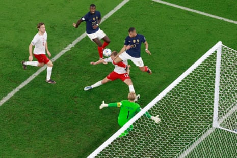 Mbappé marcou o segundo gol da França.