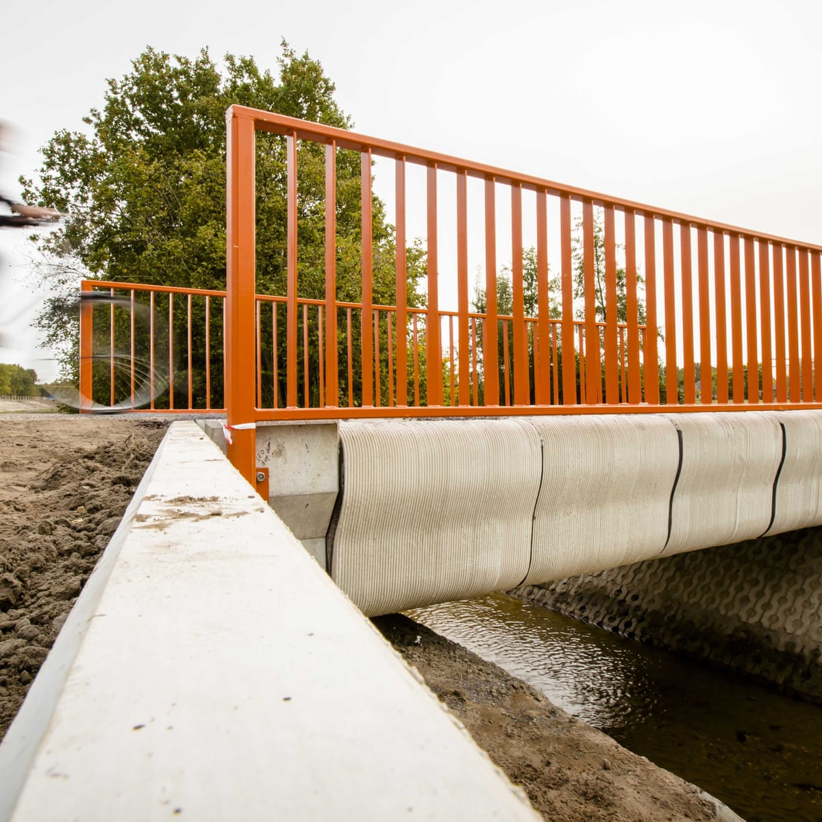World S First 3d Printed Bridge Opens To Cyclists In Netherlands