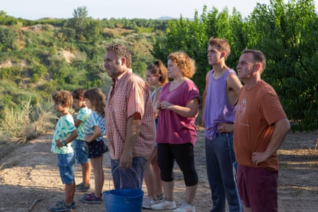A screenshot from the 2022 film Alcarràs