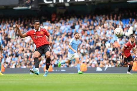Anthony Martial efface le penalty.