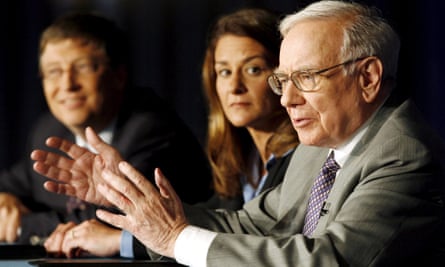 Warren Buffett aounces a $30bn donation to the Bill and Melinda Gates Foundation, 2006