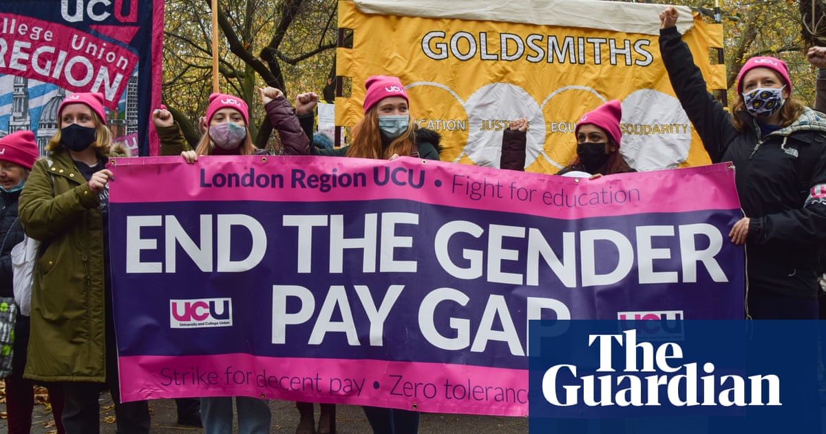 Women who ask for pay rise less successful than men, UK poll reveals