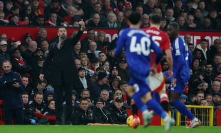 Premier League: 10 talking points from the weekend’s action Ruud van Nistelrooy points to a Manchester United player against Leicester