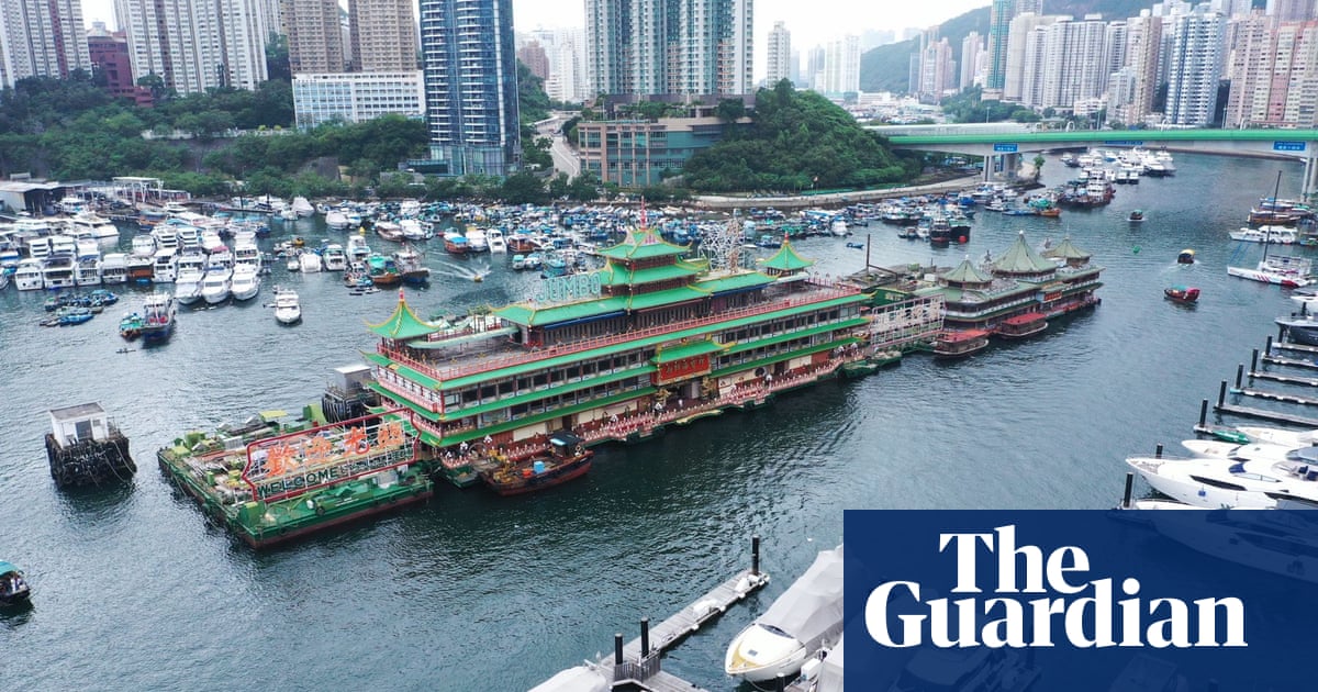 One of Hong Kong’s most distinctive restaurants – the Jumbo Floating Restaurant – has capsized in the South China Sea, days after it was towed a