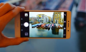 The camera on the Honor 6X works well even in low light.