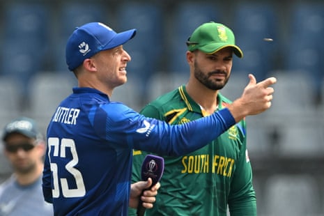 Buttler tosses the coin as Markram watches.