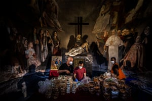 Jordi Cohen: From Piety to SolidarityCohen’s work was made during the state of alarm in Barcelona where, before the month of March, the church of Santa Anna offered food every day for about 150 people. With the coronavirus pandemic, the parish now serves more than 250.