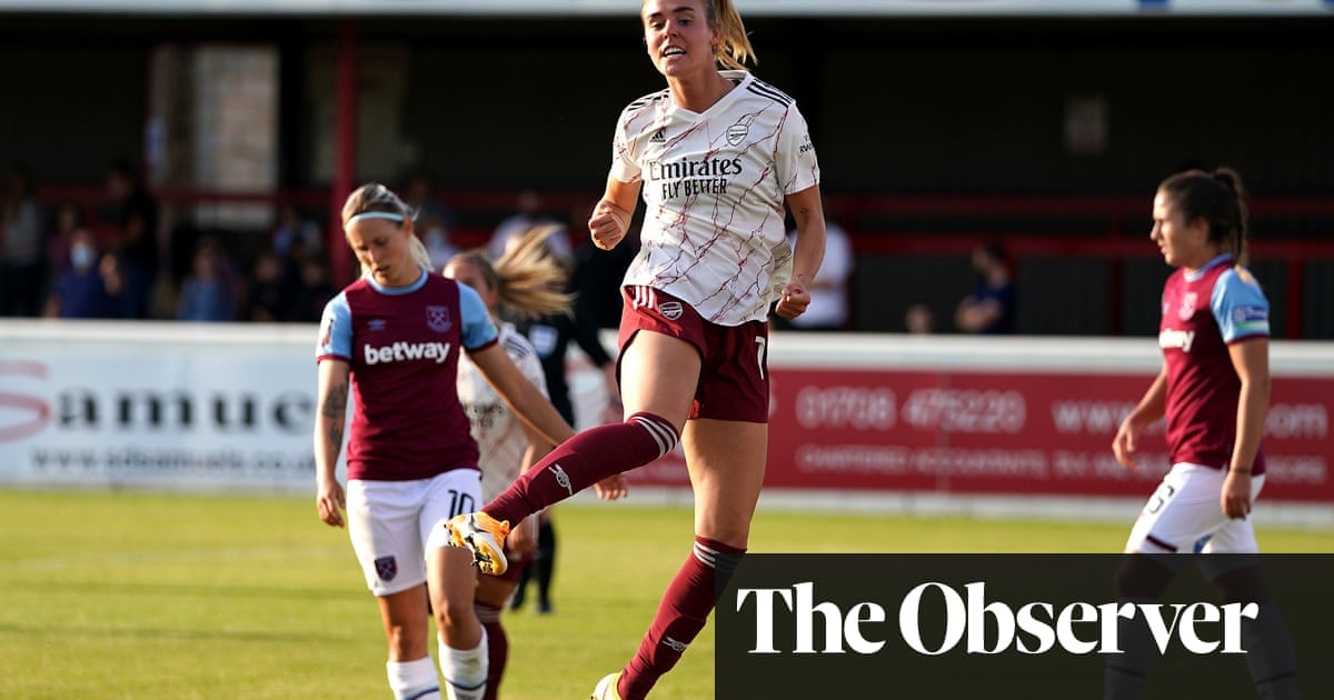 Jill Roord hits hat-trick as Arsenal put nine past 10-player West Ham