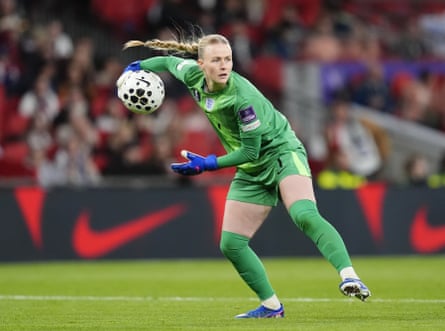 Hannah Hampton plays the ball to out to a teammate during England’s game against Iceland