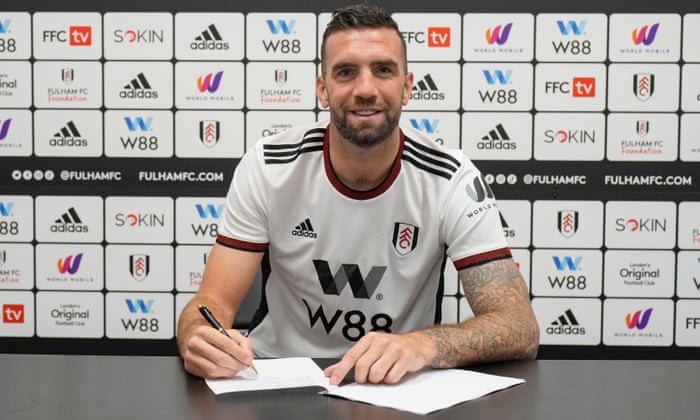 Shane Duffy signs on the dotted line.