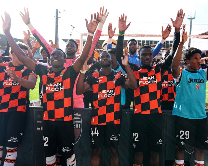 Lorient grimpe au classement de la Ligue 1 mais perdre son manager est un risque
