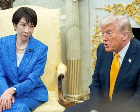 A man and a woman speak while seated in the Oval Office