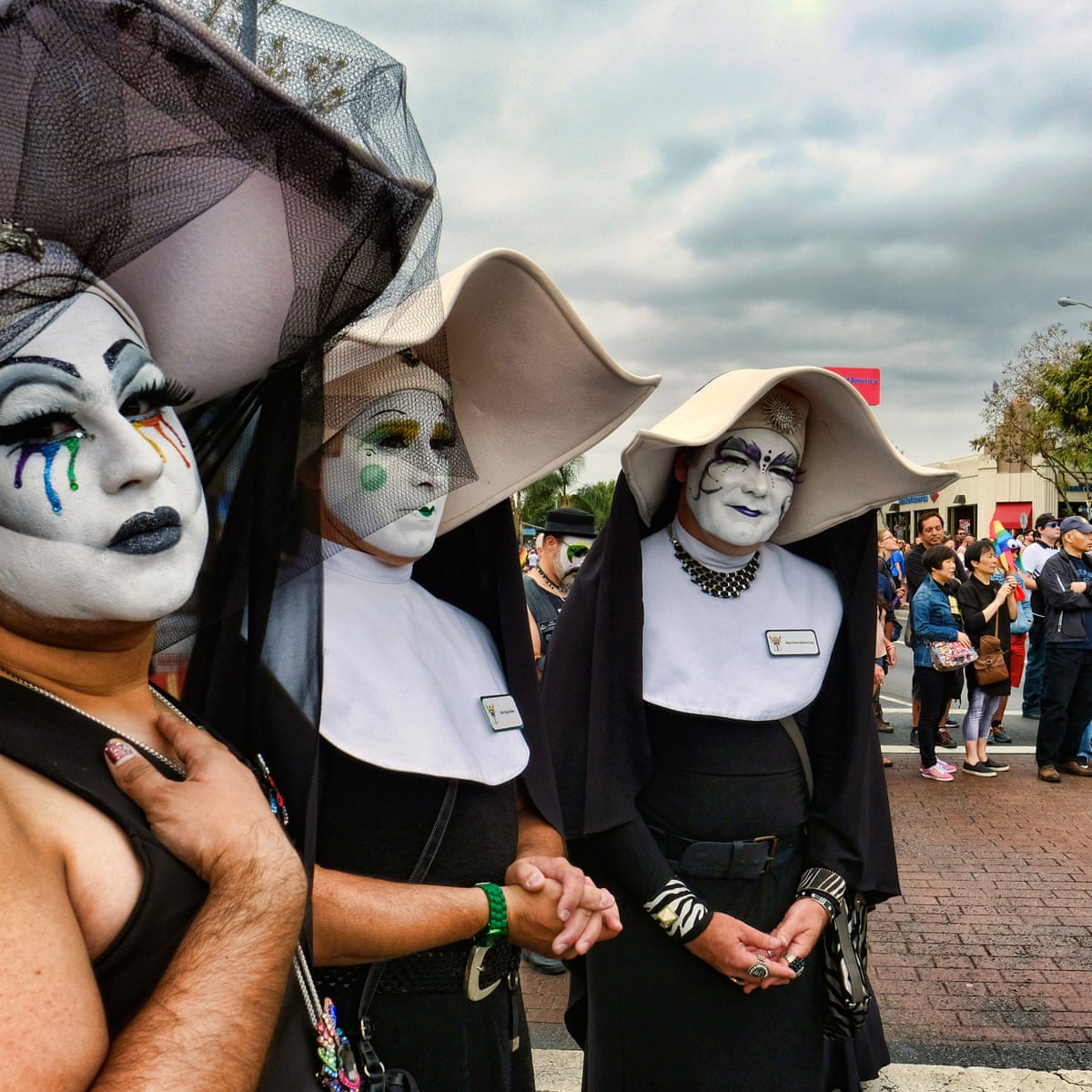 Dodgers re-invite drag nuns to Pride Night after cutting them
