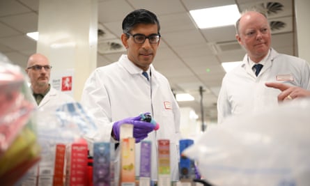 Rishi Sunak and England’s chief medical officer Prof Chris Whitty (R) visiting a lab testing vaping products at Kent Scientific Services.