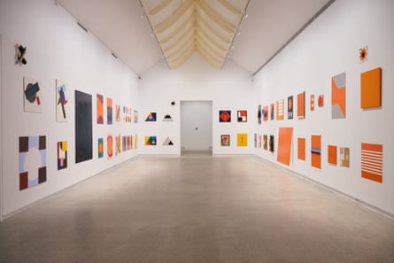 Song of the Earth at Heide Museum of Modern Art opens with a room dedicated to Nixon’s experimental painting workshop.