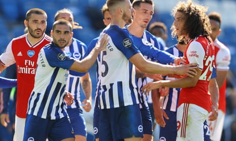 Arsenal’s Matteo Guendouzi confronts Brighton players