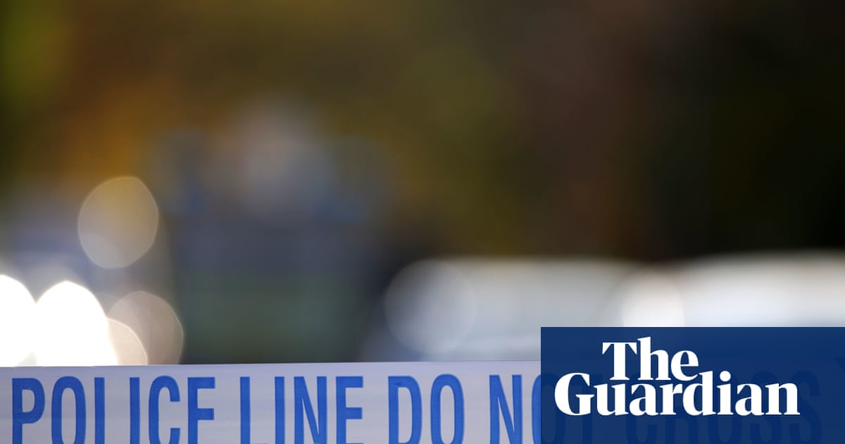 Police hunt two suspects over attempted arson attack on London synagogue