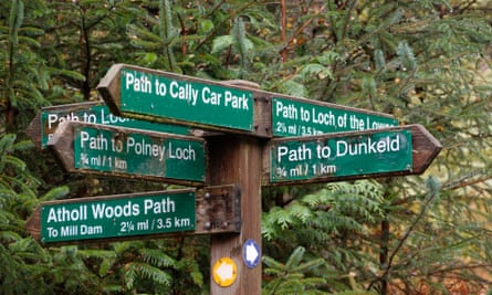 Signs at the start of the Atholl Woods trail
