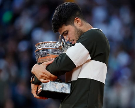 Carlos Alcaraz giành chiến thắng sau trận chung kết French Open dài nhất lịch sử.