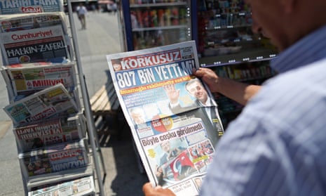 A man reads a newspaper announcing İmamoğlu’s victory in Istanbul