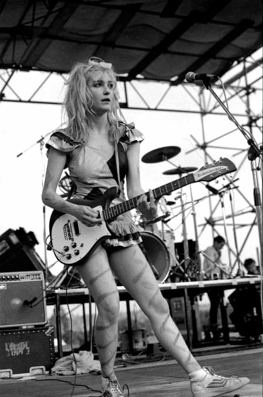 viv albertine on stage with the slits at ally pally in 1980