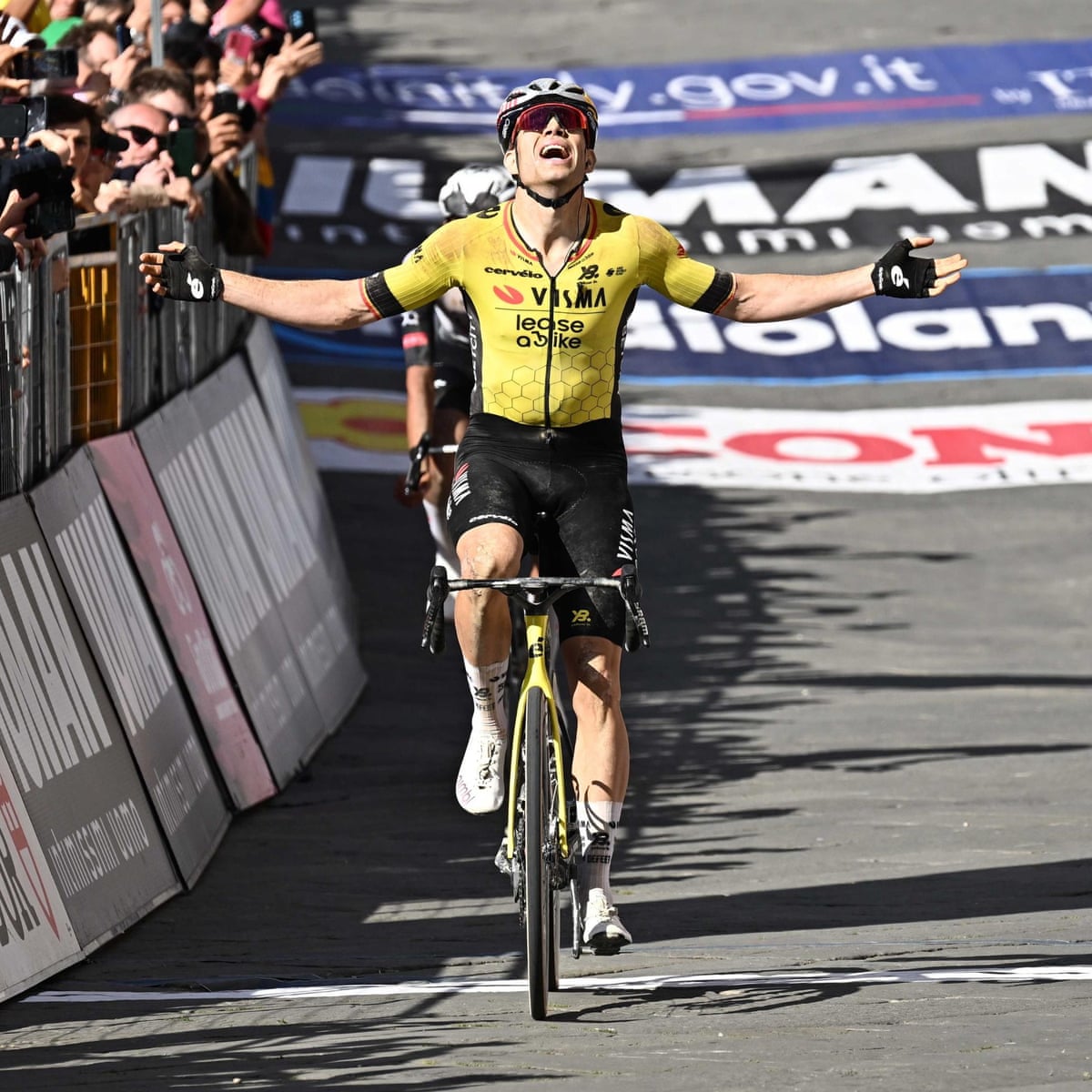 Van Aert wins Giro d'Italia stage nine as Del Toro moves into overall lead | Giro d'Italia | The Guardian