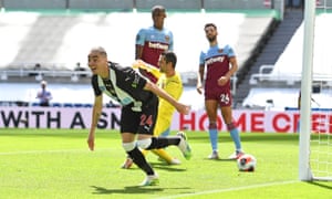 Miguel Almiron of Newcastle United celebrates scoring to make it 1-1.