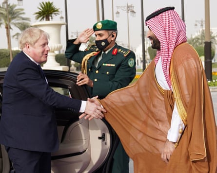 Boris Johnson and Mohammed bin Salman shake hands