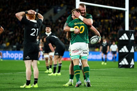 Kwagga Smith of South Africa celebrates with RG Snyman after scoring a try against New Zealand