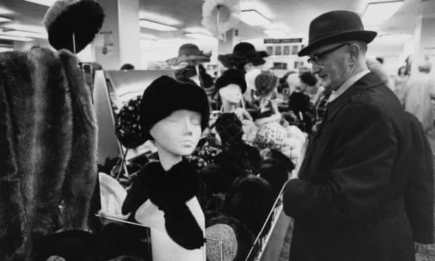Shopping at the BHS Kensington branch in 1978.