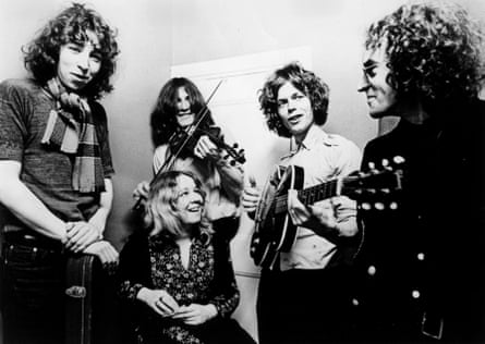 With Fairport Convention – (l-r) Thompson, Sandy Denny (seated), Simon Nicol, Martin Lamble, Ashley Hutchings – in 1969.