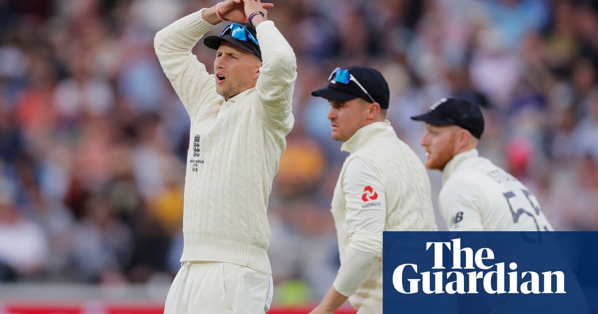 England go close but Australia hold out to draw second Ashes Test