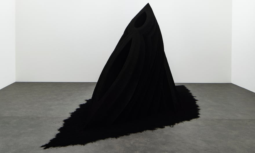 Anish Kapoor’s Mother As a Mountain (1985).