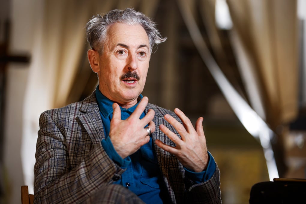 ‘No solo estoy presentando obras bonitas’: El plan de la estrella de Hollywood Alan Cumming para reavivar el teatro en las Tierras Altas escocesas ‘No solo estoy presentando obras bonitas’: El plan de la estrella de Hollywood Alan Cumming para reavivar el teatro en las Tierras Altas escocesas