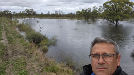 Jeremy Morton en su propiedad, Bundarool, 8 km al suroeste de Moulamein