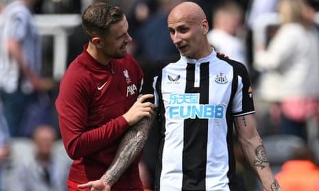 Jordan Henderson talks to Jonjo Shelvey after Liverpool’s 1-0 win at Newcastle