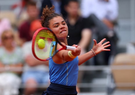 Jasmine Paolini in action against Elina Svitolina.