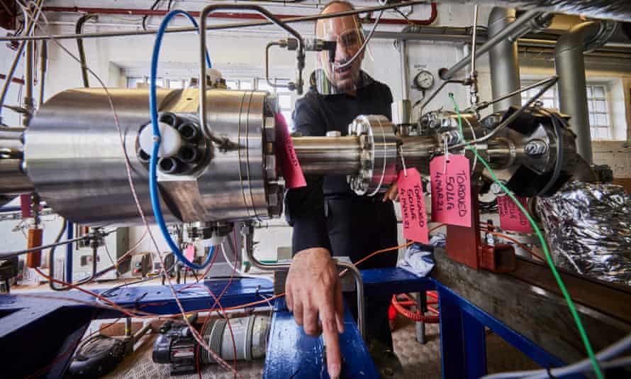 Bobby Sethi talks through a low NOx hydrogen micromix combustion test rig, which is designed to replicate the conditions of combustion at cruising altitude
