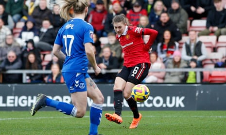 Manchester United's Hannah Blundell places the ball.