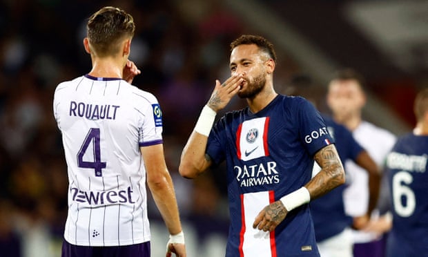 European roundup: Napoli held by Lecce, Neymar strikes again for PSG | European club football 1 Neymar celebrates after putting PSG in front against Toulouse.