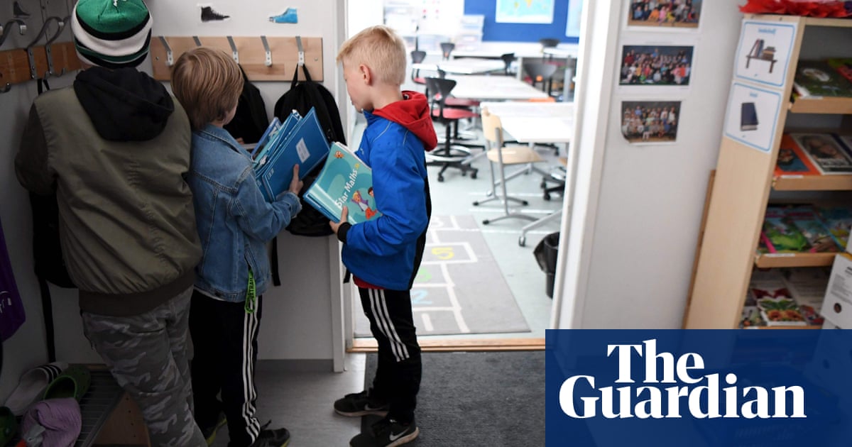 Finland restricts use of mobile phones during school day